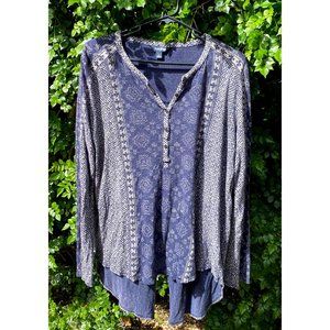 Beautiful blue and white Lucky Brand blouse, size large, in excellent condition